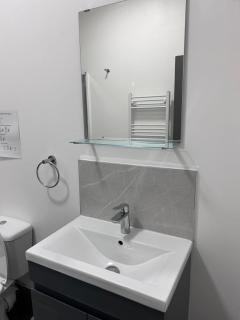 Triple room with private bath near LFC Free Street Parking - Liverpool - 4