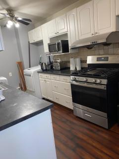 2-Bedroom Comfy House - Brampton - 2