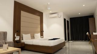 hotel tulips grand - 4