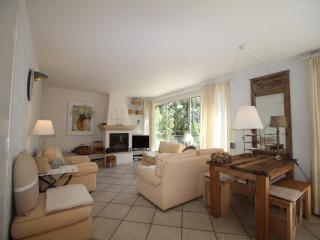 Holiday Home in Fréjus with Pool & Tennis - 1