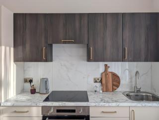 Two Bedroom Shepherds Bush Apartment - 6
