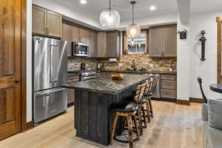Prospector Pines Treetop Escape in Suncadia- Fairway View, BBQ, Outdoor Fireplace, Smart TVs, Hi-speed Wi-Fi - 8