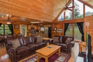 Family Ties Lodge by American Patriot Getaways - 1