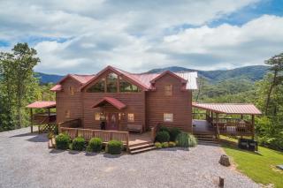 Four Seasons Lodge by American Patriot Getaways - 4