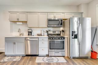 Shop and Dine Central Stroudsburg Townhome! - 9
