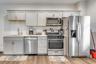 1 Block to Stroudsburg Main St Chic Townhome - 4