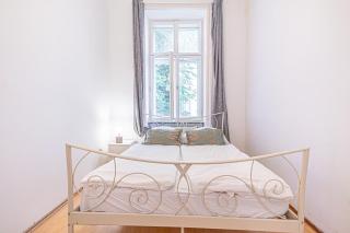 Modern 2BR Apt shared for Longstays, Suitable for 5P - 8