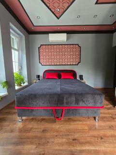 White House Apartman Miskolc, Red Room - Miskolc - 2