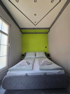 White House Apartman Miskolc, Green Room - Miskolc - 4
