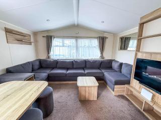 Lovely Caravan With Decking And Outside Furniture At Broadland Sands Ref 20113Bs - 4