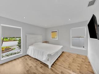 SuperVilla - 3BR/2BA - Pool - Walk to beach - 1