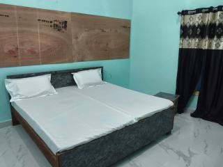 Abhivav oyo hotel - 1