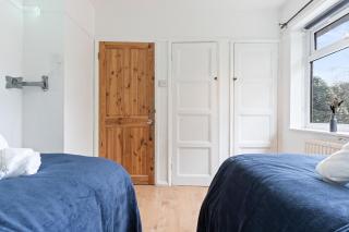 5 Bedroom House near train station suitable for family Workers & Business - Buckinghamshire - 6