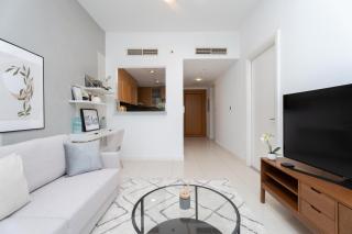 Serene 1BR at Iris Blue Marina - 6