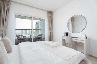 Modish 1BR at Elite Residences - 1