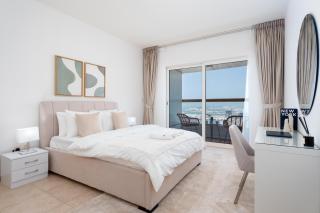 Modish 1BR at Elite Residences - 3