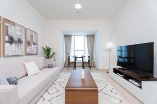 Modish 1BR at Elite Residences - 8