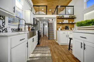 Shadowrock - Luxury Tiny Home with Amazing Views - - 9