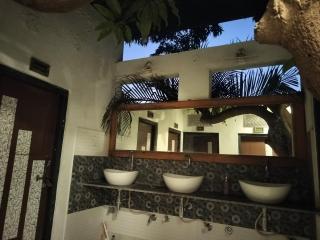 Moondance Hostel & Garden Restaurant - 1