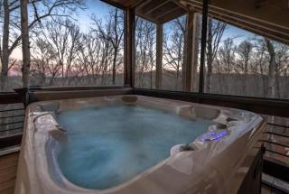 Hot Tub 3 Fireplaces Firepit Riverside Firepit - 8