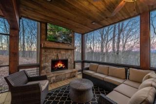 Hot Tub 3 Fireplaces Firepit Riverside Firepit - 2