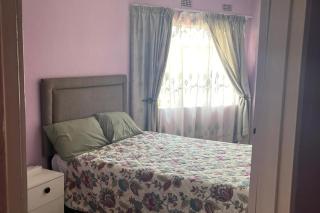 4 Bed Gated House-Sleeps 8-Private Parking - Harare - 8