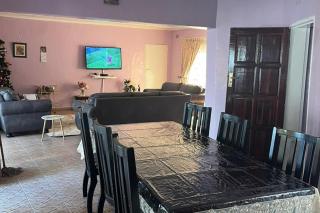 4 Bed Gated House-Sleeps 8-Private Parking - Harare - 5