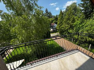 Igényesen berendezett nyaraló saját stéggel, kerti grillel Balatonfenyvesen, vízparti utcában, a tótól 50 m-re - Balatonfenyves - 7