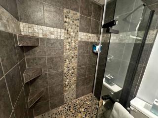 Modern Downtown Retreat - 5