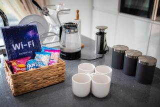 Entire 3 Bedrooms Bungalow With Parking Wifi - Great Barr - 9
