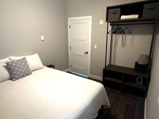 Downtown Minimalist Apartment - International Falls - 8