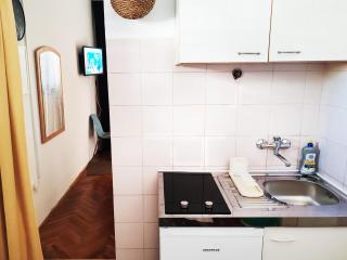 Studio Apartment Blue Window - 2