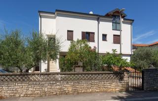 Lovely Apartment In Porec With Wifi - 0