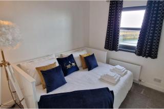 2 Bed-Sleeps 5-Parking-Sea View - Kirkcaldy - 7