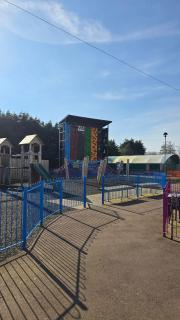Cozy Family Caravan Skegness Holiday Park - 3