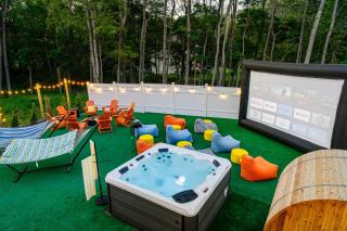 Sleeps 14 Hot Tub Sauna Game Room Fire Pit - 9