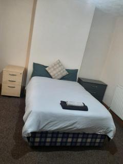 Double bedroom near city centre 59 holgate - 9