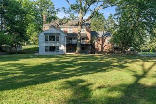 New Pristine Suburban Escape - Newtown Square - 6