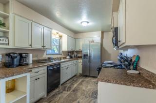 Spacious Home - Pet Friendly with Fenced Backyard - 5