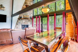 Stunning Views, Hot Tub, 3 Decks Gatlinburg Cabin - 5