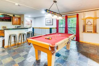 Stunning Views, Hot Tub, 3 Decks Gatlinburg Cabin - 9