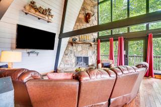 Stunning Views, Hot Tub, 3 Decks Gatlinburg Cabin - 3