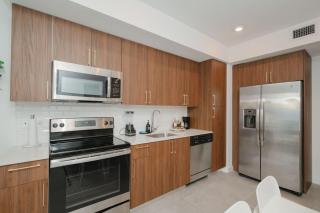 Free Parking - Pool - Gym - 413MB Wifi - 7