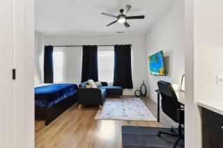 Amazing Studio King Suite Pool and Gym - 3