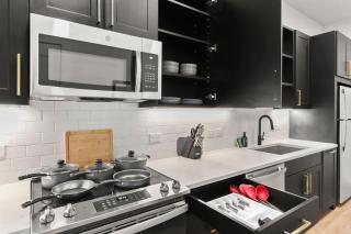 Amazing Studio King Suite Pool and Gym - 2