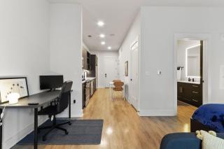 Amazing Studio King Suite Pool and Gym - 1