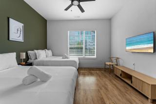 Luxury Condo Sleep the Whole Family Pool and Gym - 7