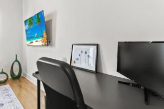 Amazing Studio Near Beach and Downtown Pool and Gym - 1