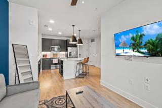 Tampa Getaway Luxury Peace Pool and Gym - 8