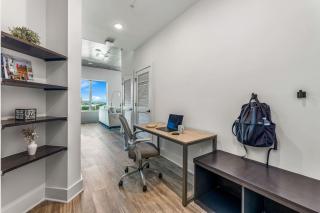 14th Floor SkySuite - DT Views! with Pool & Gym - 4